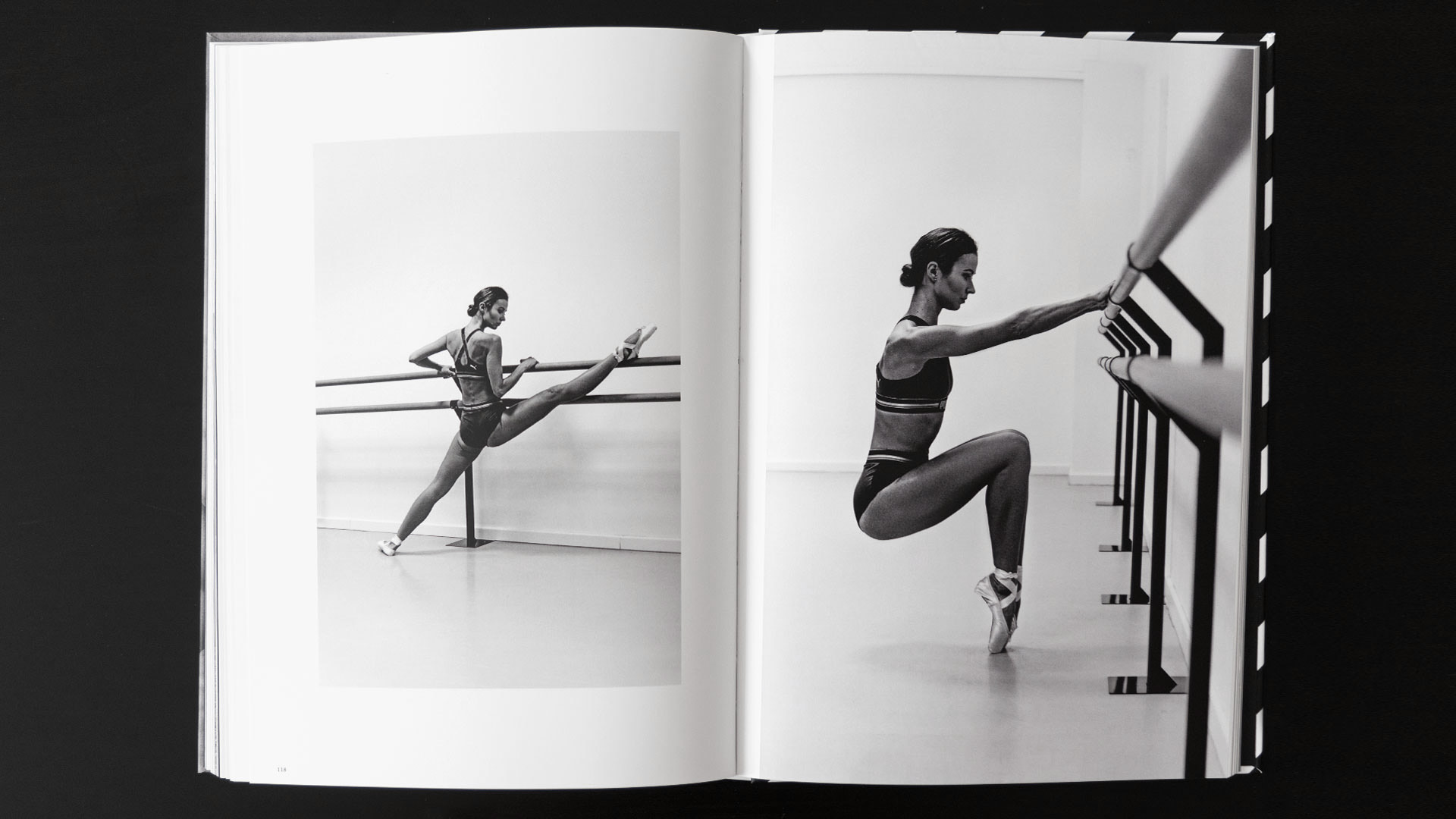 Monochrome excerpt showing barre photography